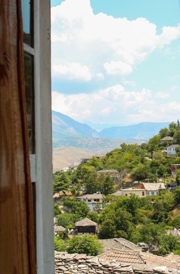 Lori'S Traditional House Gjirokastër Eksteriør bilde