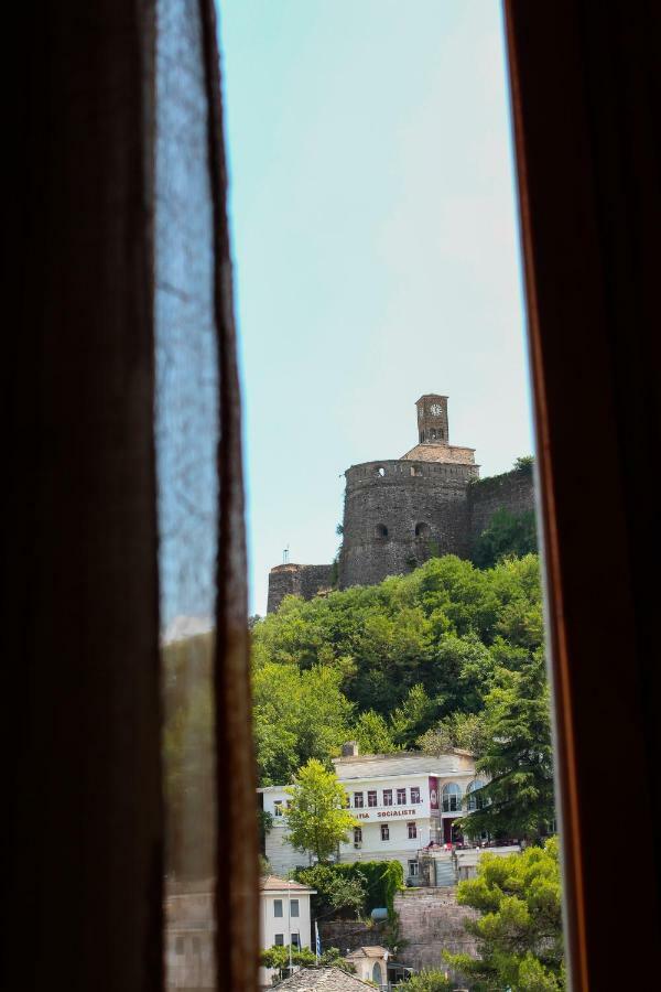 Lori'S Traditional House Gjirokastër Eksteriør bilde